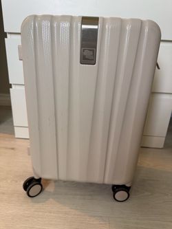 Hanke 20 in carry on (ivory)