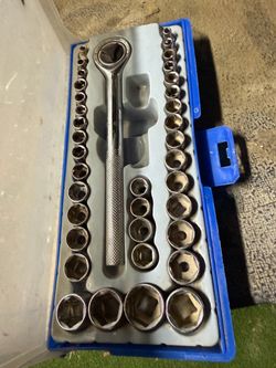 Socket Set with Ratchet in Case