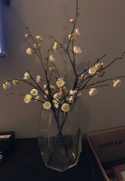 Vase w/ flower decor $5 first come( real glass)