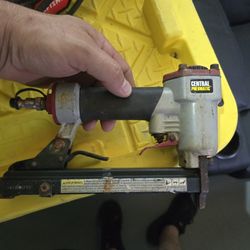 Central Pneumatic 20 Gauge Air Stapler 