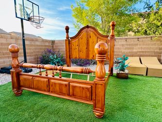 BEAUTIFUL SOLID WOOD CAL KING BED FRAME ( FREE DELIVERY 🚚 FIRST FLOOR ) GREAT CONDITION 👌🏻🥰