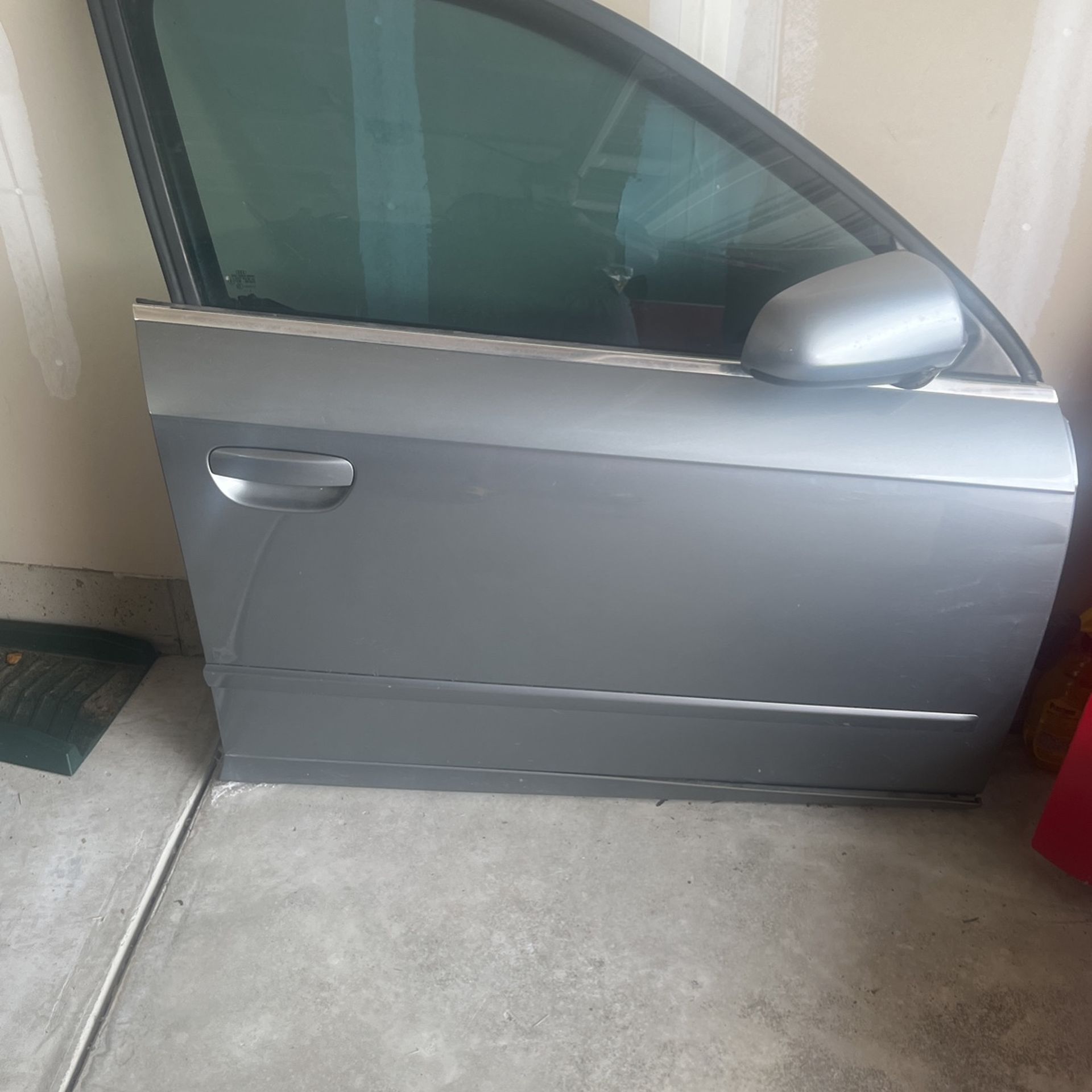 Passenger Side Door Front 09 Audi A4 With The Motor &glass