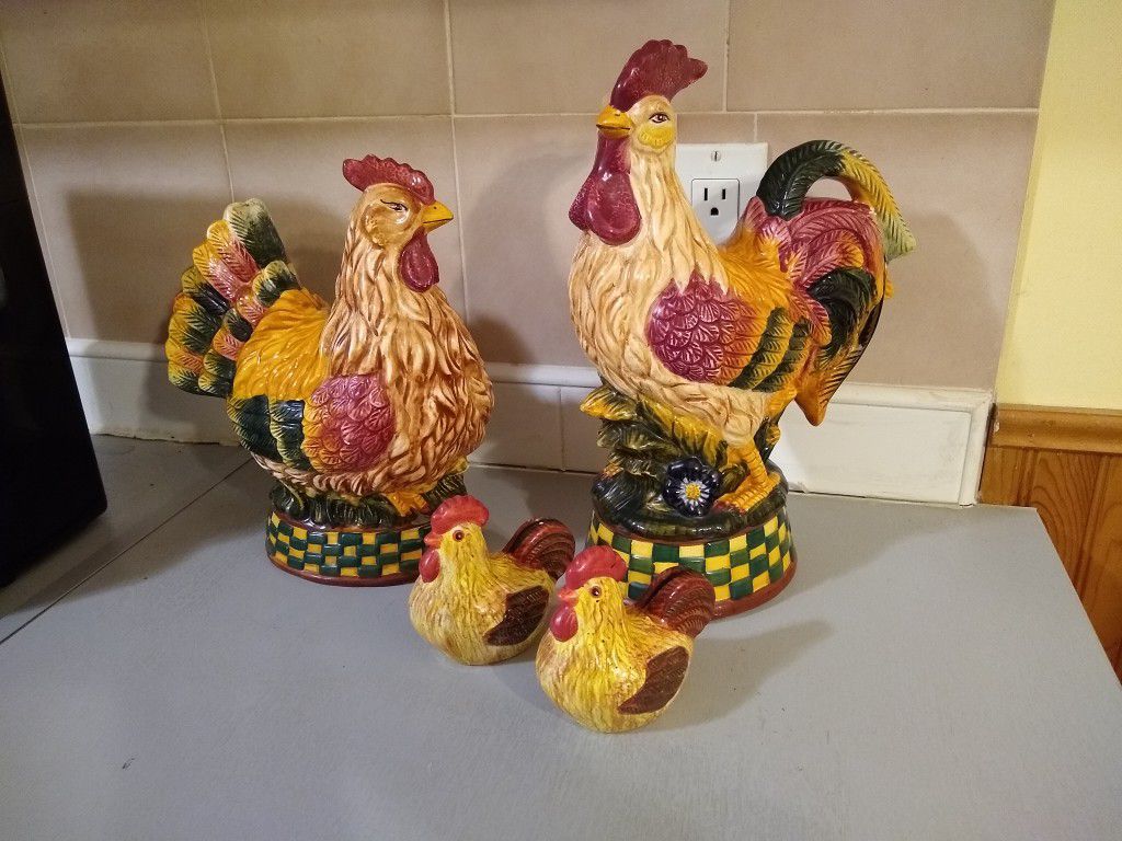 Ceramic Chicken and rooster with salt and pepper shaker