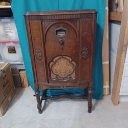 Vintage Brunswick Uniselector Model 15 Radio