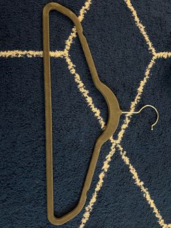 Set of 30 Non-slip velvet Clothes Hangers – Good Condition