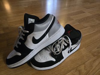 Kids Jordan 1 Low SE (Size 6)