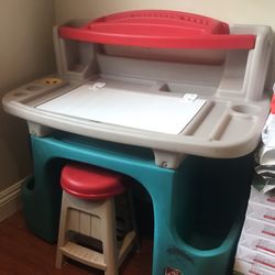 Kids desk
