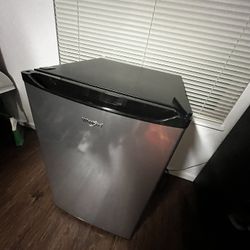 Whirlpool mini fridge used but like new