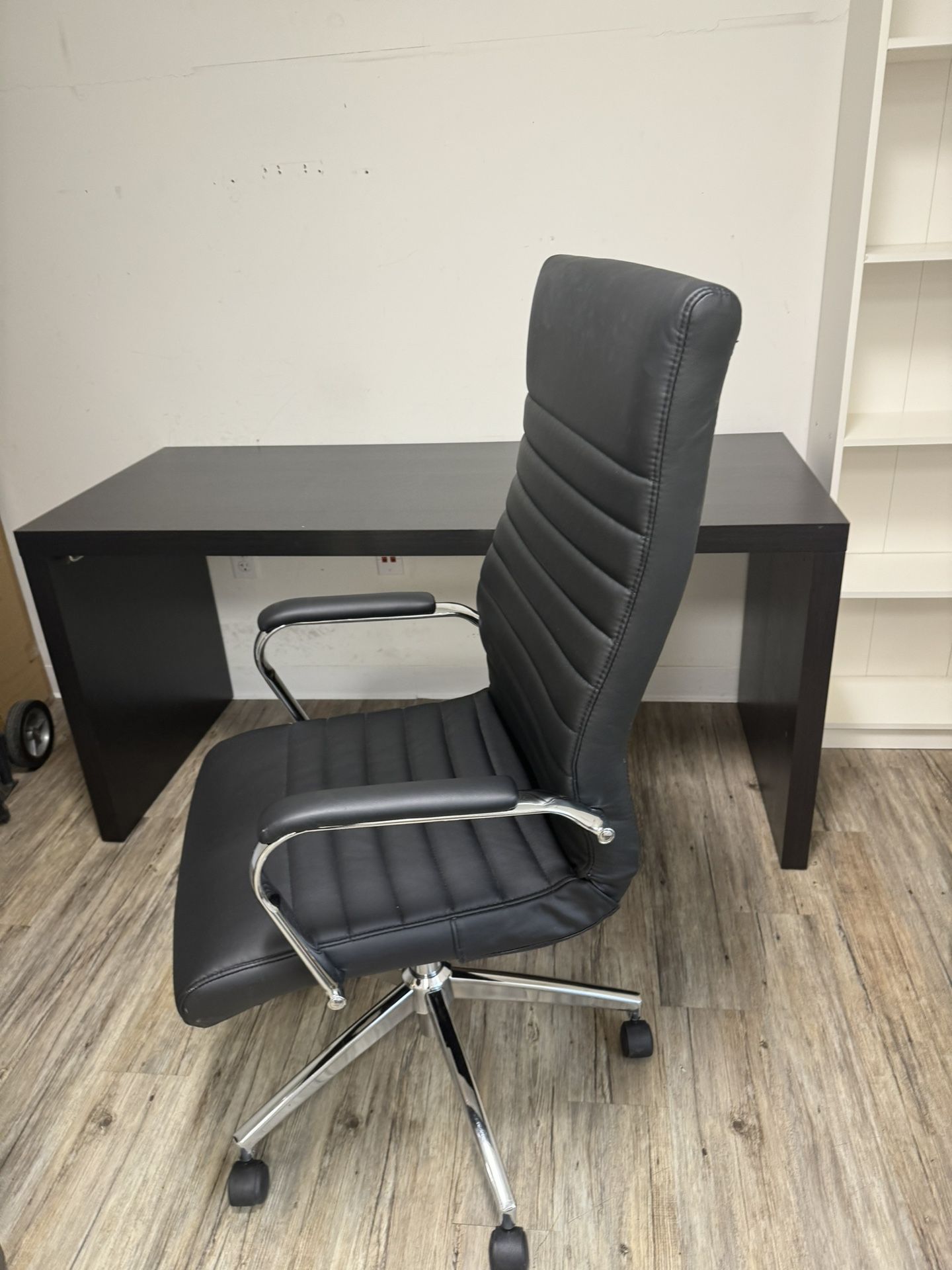 New black Office Manager Chair Excellent Condition  