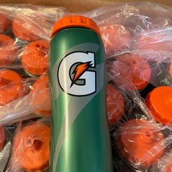 Brand new 32oz Gatorade squeeze water bottles