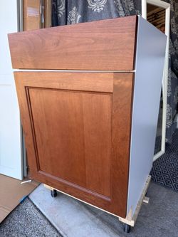 Kitchen cabinet