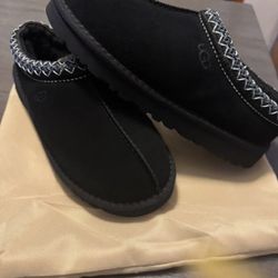 Women’s Uggs Slippers 