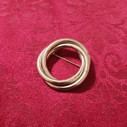 round banded open circle brooch

