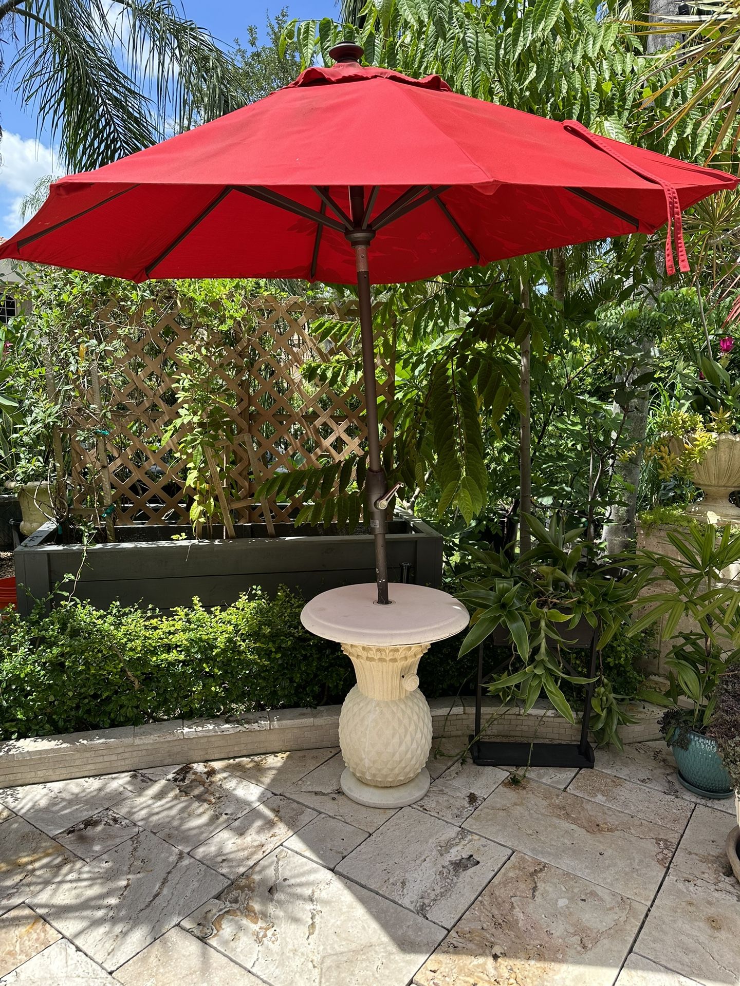 Frontgate Side Table With Unbrella