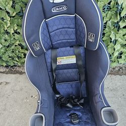 Graco Extend2Fit Convertible Car Seat