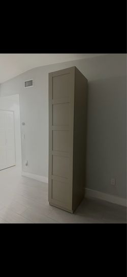 Wardrobe closet with 4 drawers and 2 closet rods