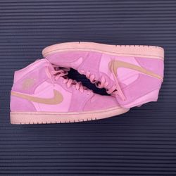 Jordan 1 Mid Coral Gold 