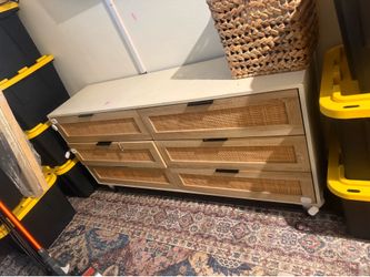 Dresser with 6 drawers. Dimensions 59x29x16 inches. Pick up only in Ontario. Some wear and tear, overall good condition. Selling for $40