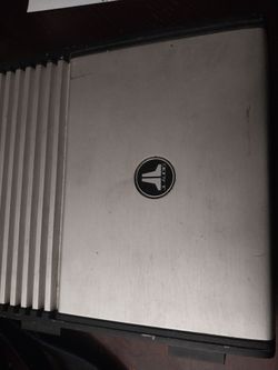Car. Amplifier 275 walts RMS.   $200