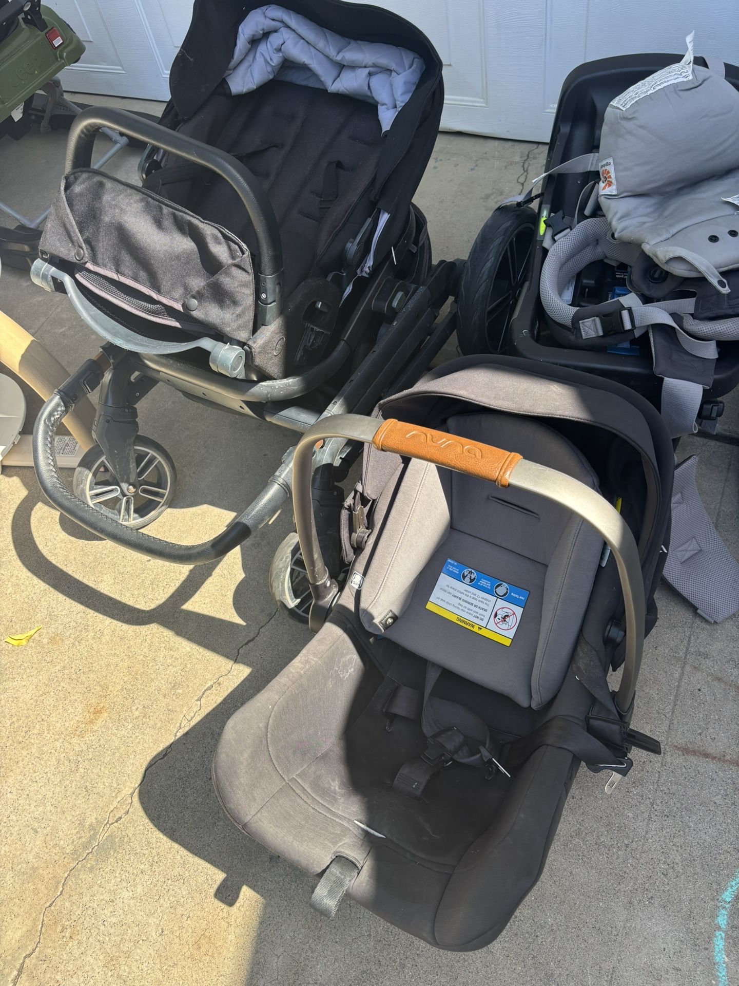 Nuna Stroller/car seat/2 Car Adapters
