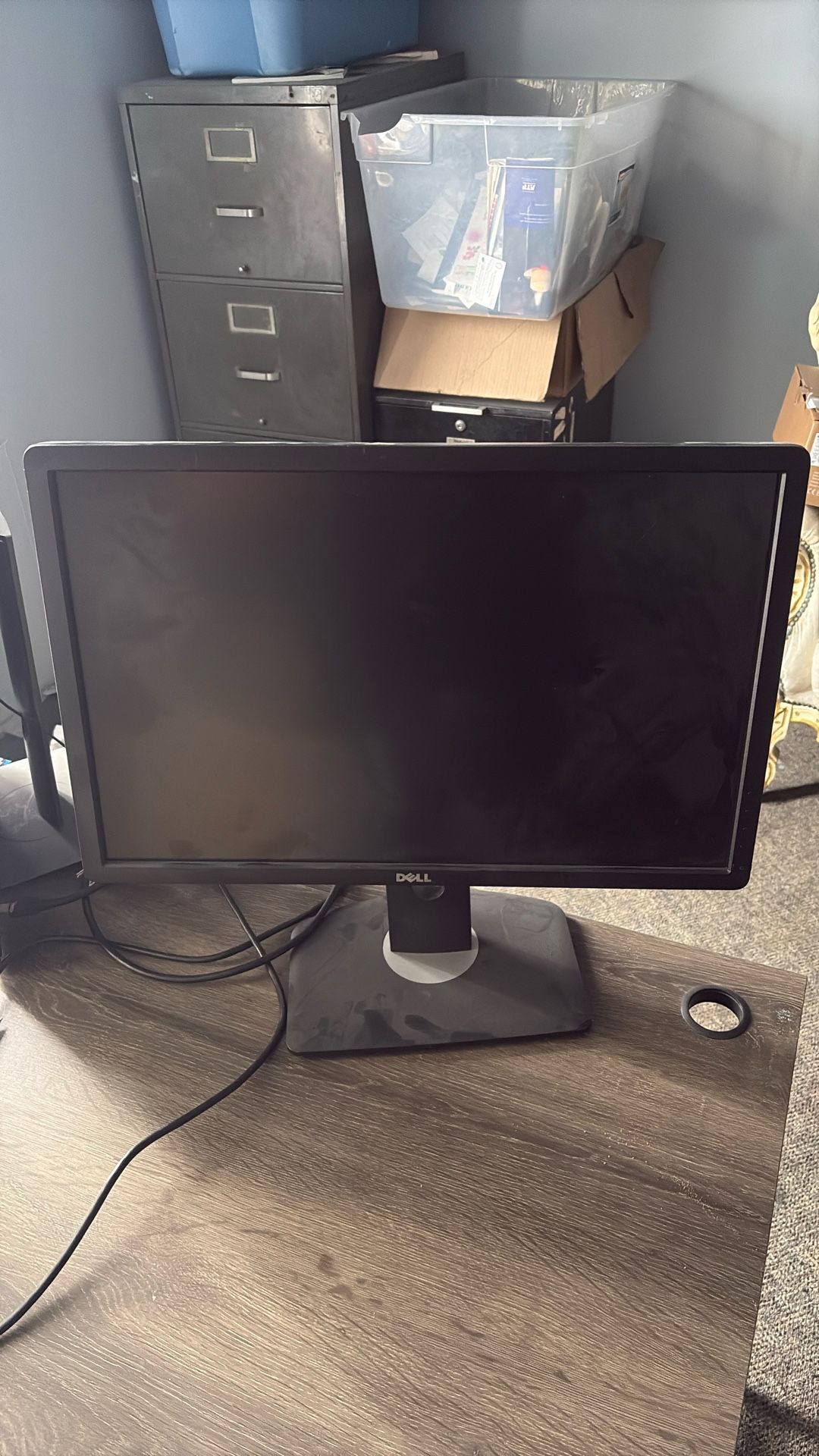 2 Dell Monitor Screens