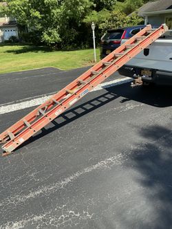Louisville 24ft Speed Ladder - Good Condition, 22 Adjustable Rungs - Waterford, NY