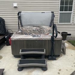 Jacuzzi  J-425 hot tub
