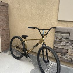 Se Bike / Throne