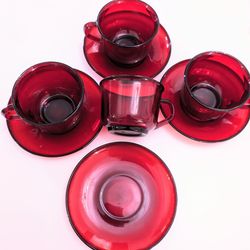 ARCOROC FRANCE classic Red Ruby Set Of 4 Cups And Saucers
