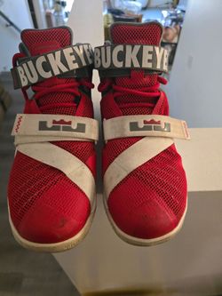 TENNIS SHOES