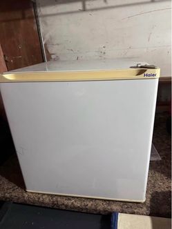 Haier Mini Fridge