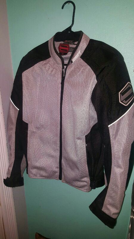 Shift motorcycle jacket with pads...size med mens..like new!