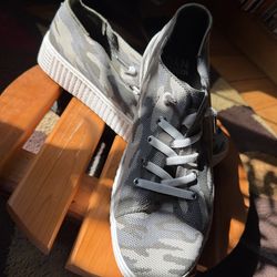 Madden NYS ladies size 11 shoe