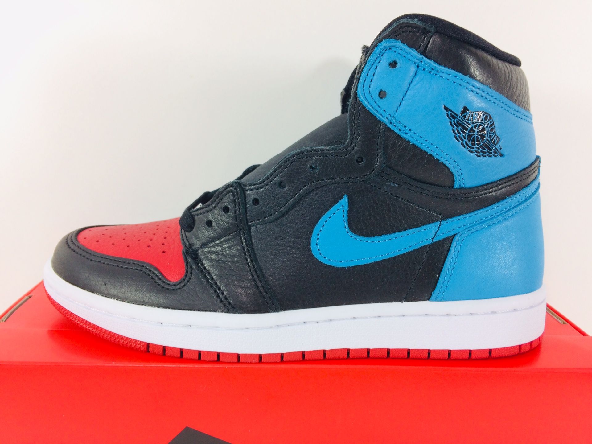 Nike Air Jordan 1 Retro High “UNC Chicago”