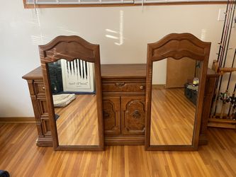 Matching Dresser and hanging Mirror Set