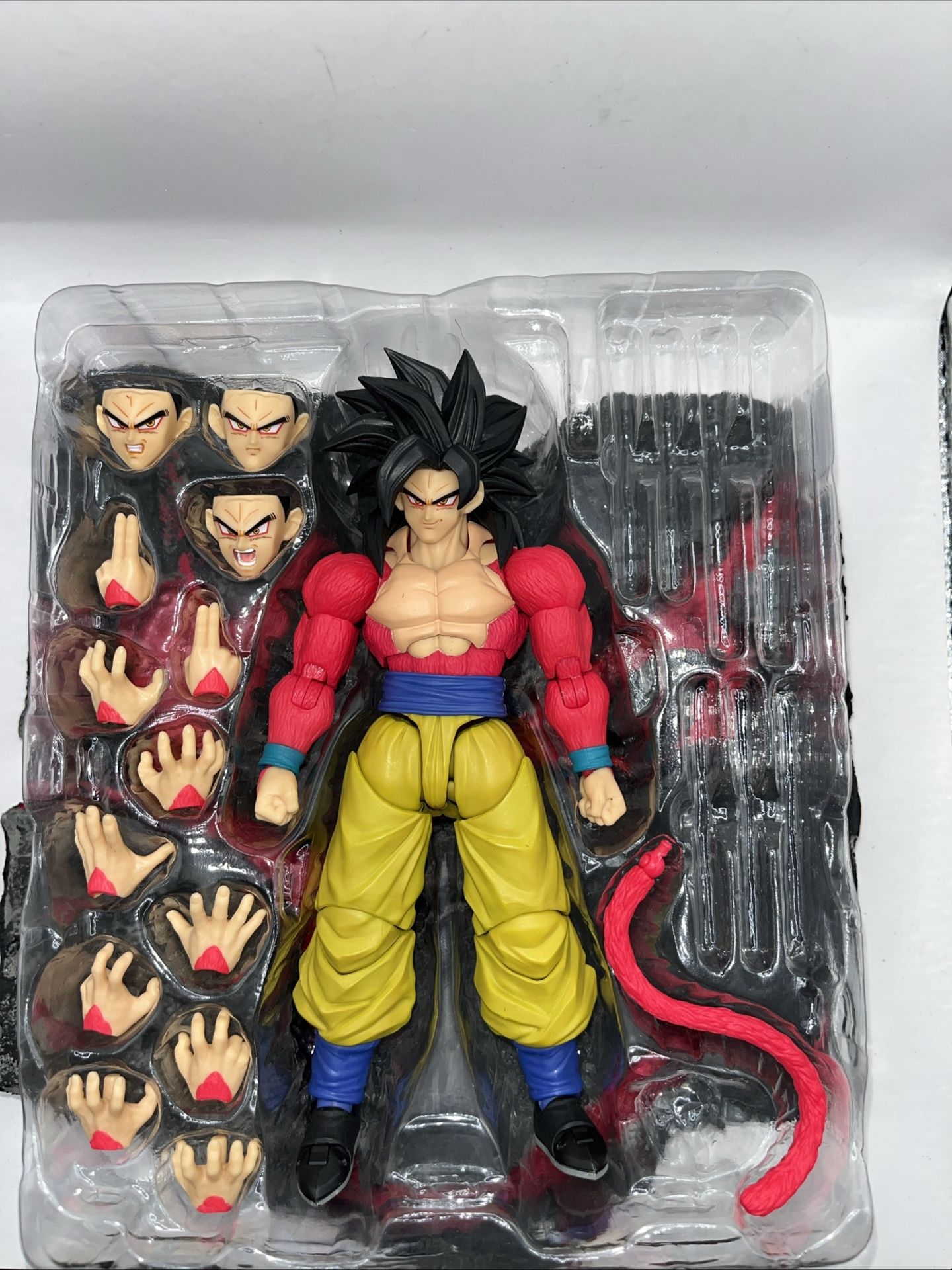 Custom SH Figuarts SS4 Goku (Set of 2) Diama ,GT + Diorama