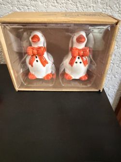 Retro Style Country Geese Ceramic Salt & Pepper Shaker Set - Brand New in Box
