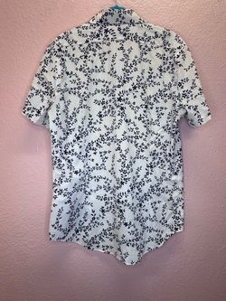 Express Men’s Short Sleeve Button-Up Shirt, White & Navy Floral Vine Print S
