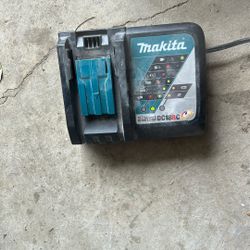 Makita Charger 