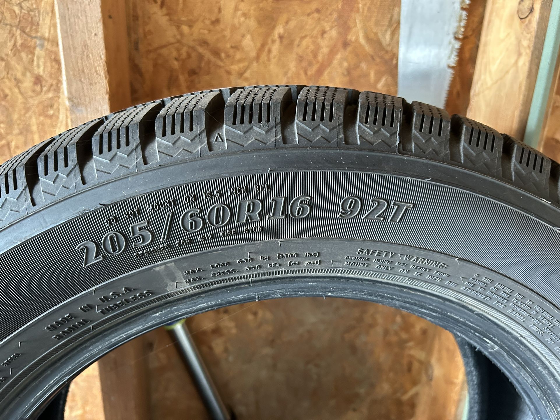 Selling Goodyear Winter Command Tires 205/60/r16 92T