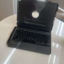 Used Hard shell Keyboard iPad Case And Pencil