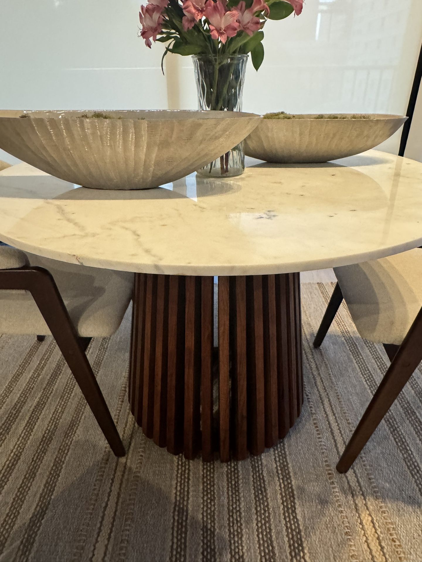 High Quality round Dining Table (used Like New)
