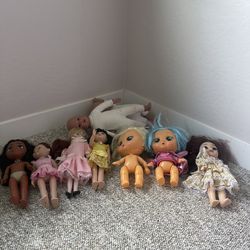 Lot Of 9 Dolls