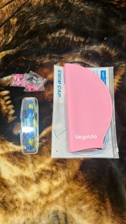 VegoVia Pink Silicone Swim Cap with Goggles