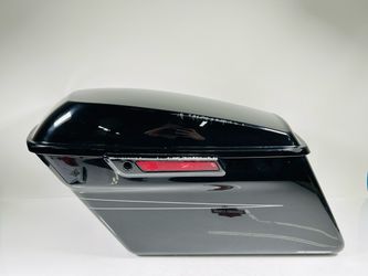 2015-2017 Harley Davidson Touring FLHXS OEM Left Hard Saddlebag with Lid Black.F6.OBO. SM9KNT0903