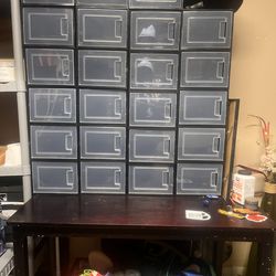 24 Shoe boxes