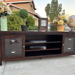 Modern 4 Drawer Media TV Stand Furniture Great Condition 