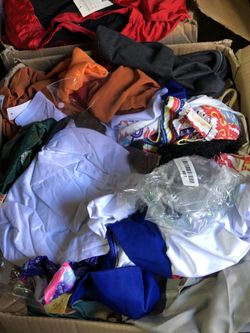 Cajas de Ropa nueva de Amazon para vender en swuamit for Sale in