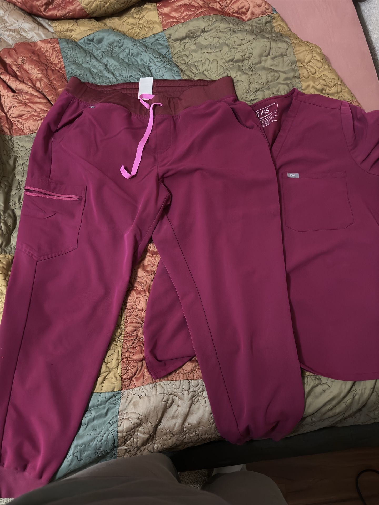 Figs scrubs XL 4 pairs 