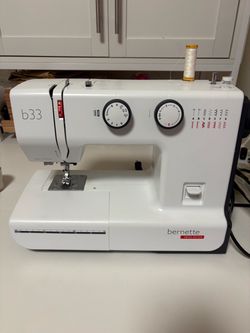 Bernette B33 Sewing Machine & foot pedal